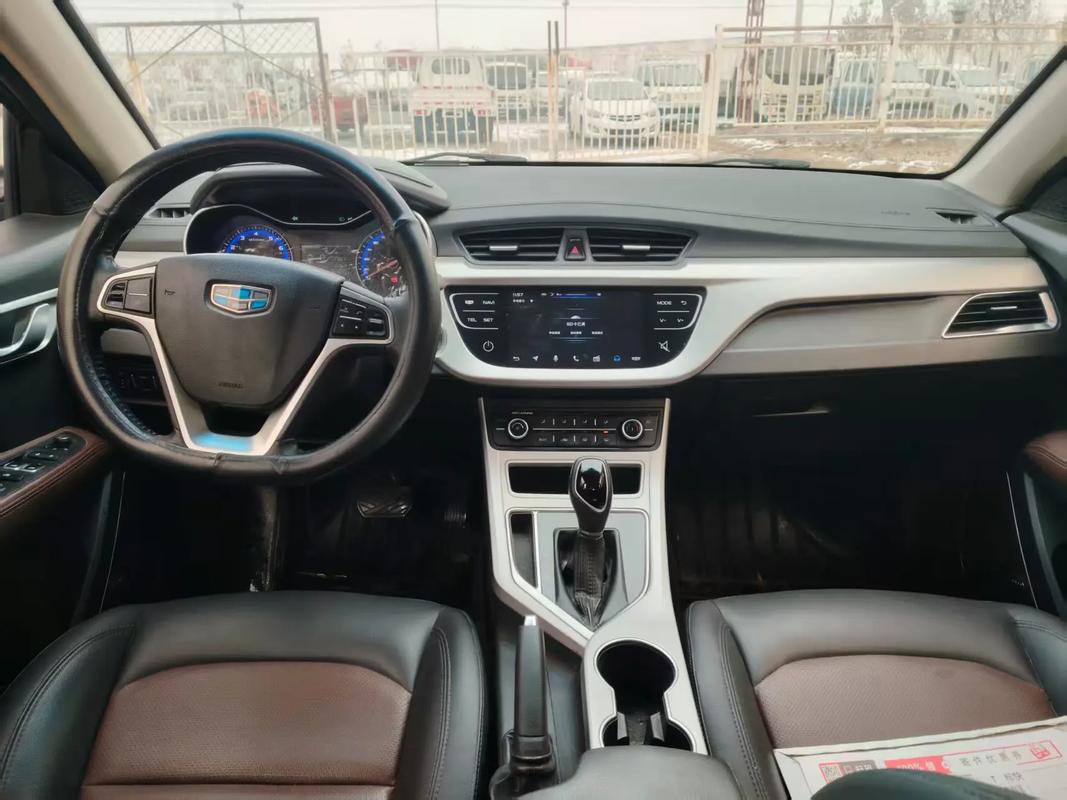 【吉利远景内饰图片,吉利远景车内饰】